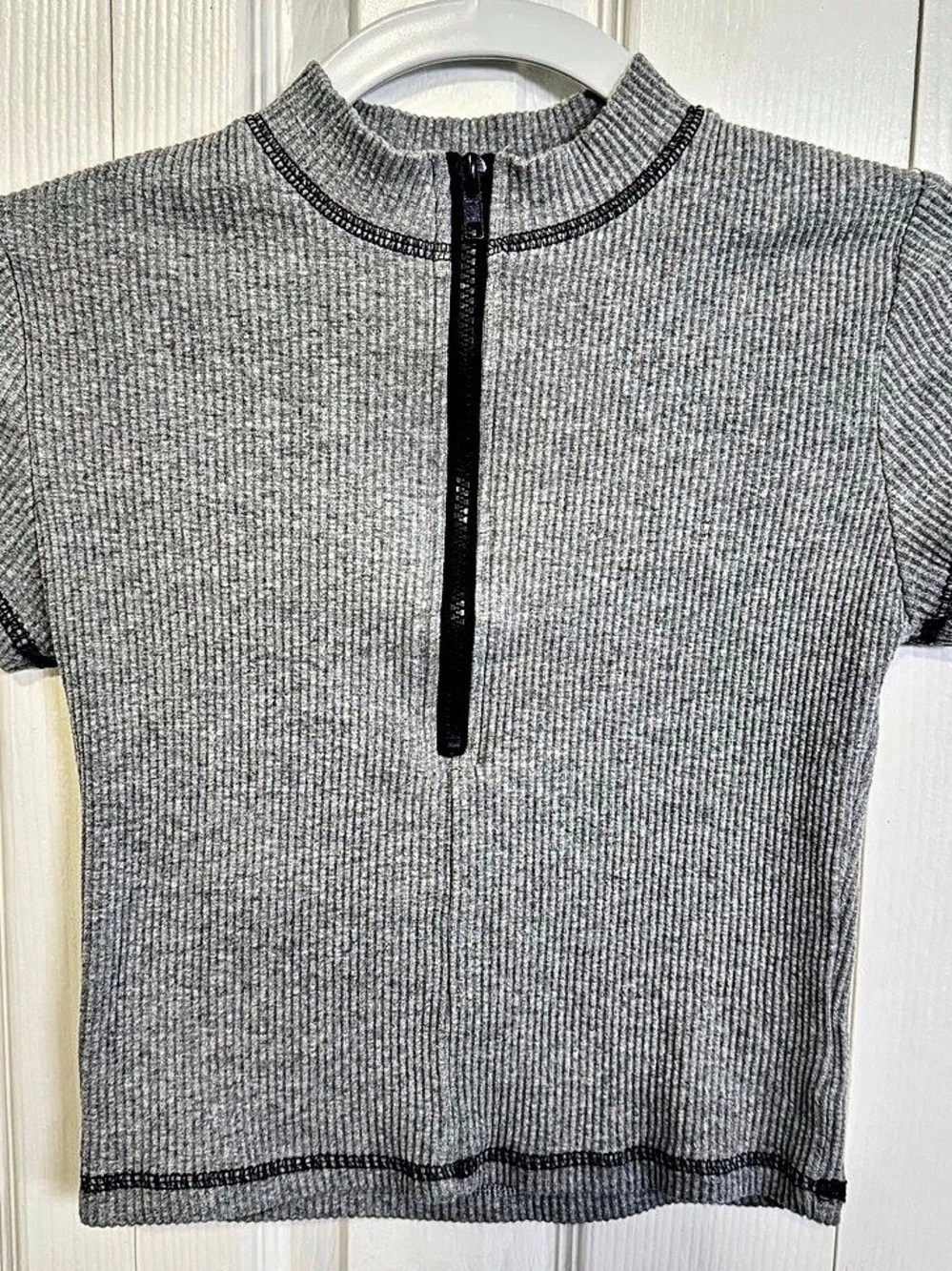 Kittenish Gray Ribbed Quarter Zip Crop Top Small